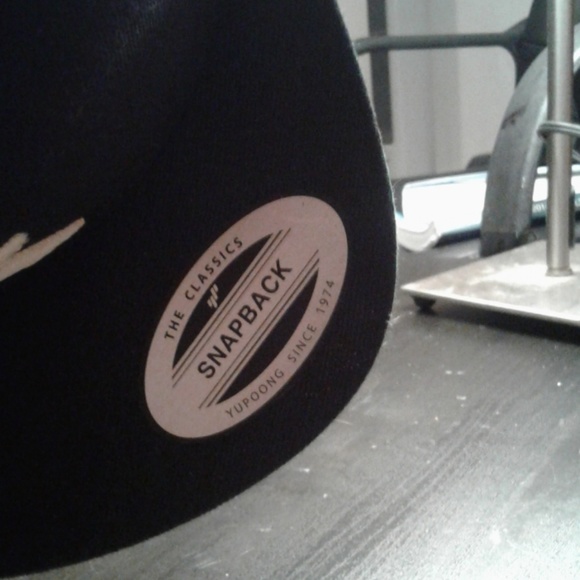Snapback - Picture 2 of 3
